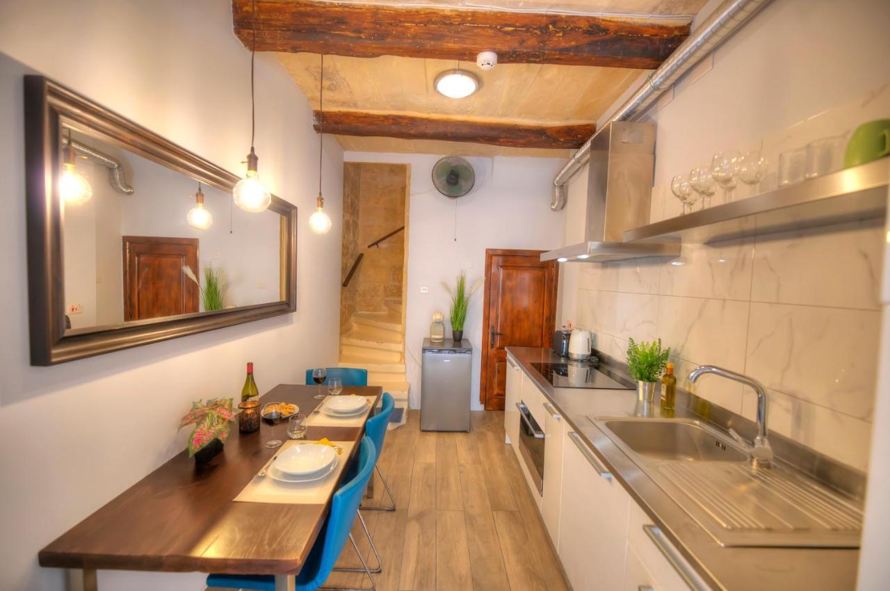 Romantic And Historical Maisonette In The Center Of Valletta Mbal1-1 外观 照片